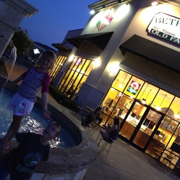 8/31/2013にCarl H.がBeth Marie&#39;s Old Fashioned Ice Cream Soda Fountain- Unicorn Lakeで撮った写真
