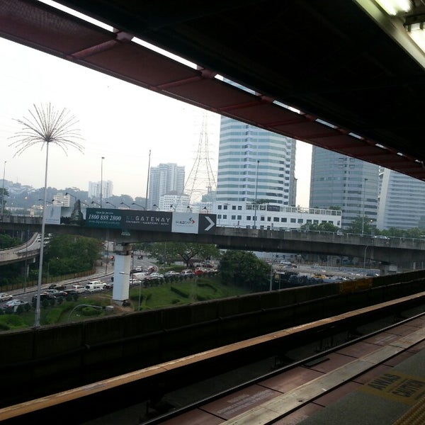 Photos at Trafic Light Stesen Lrt Universiti - 9 tips from 1916 
