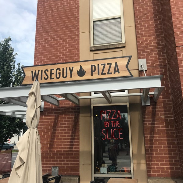 Снимок сделан в Wiseguy NY Pizza пользователем Wendy B. 5/31/2018