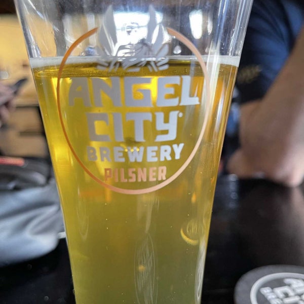 Foto tirada no(a) Angel City Brewery por Teri H. em 10/2/2021