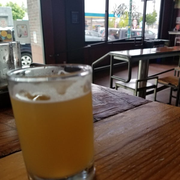6/15/2019 tarihinde Teri H.ziyaretçi tarafından Alameda Island Brewing Company'de çekilen fotoğraf