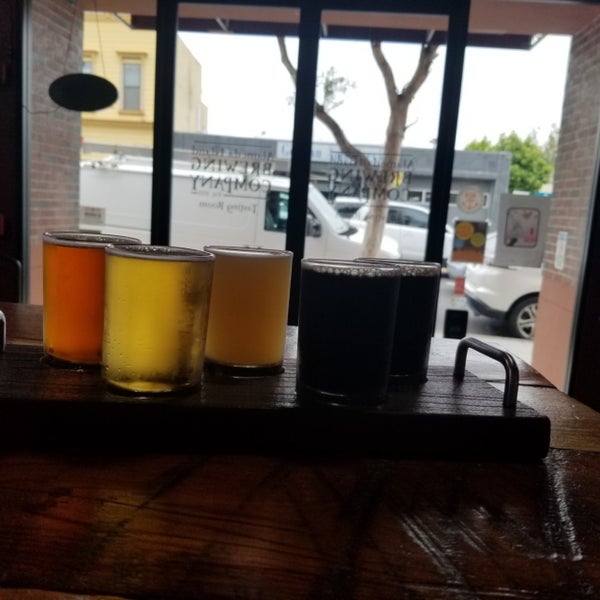 Foto tirada no(a) Alameda Island Brewing Company por Teri H. em 6/15/2019