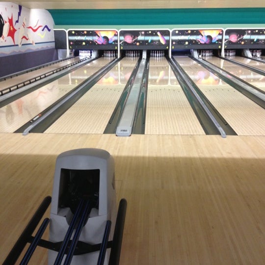 Photo taken at Sunset Bowl/Sporties by Jason T. on 11/24/2012