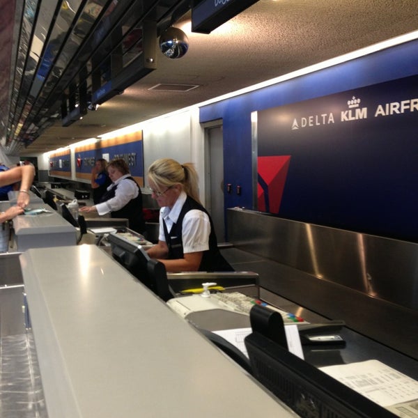 Delta Ticket Counter Mitchell Field Milwaukee WI