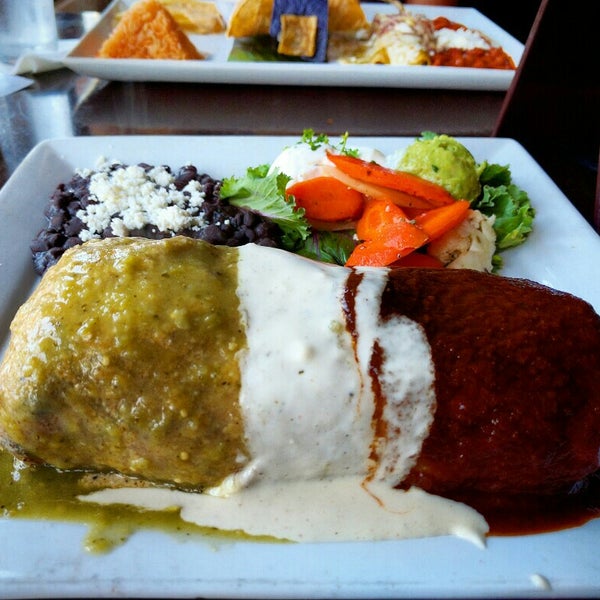 Foto scattata a Taco Rosa Mexico City Cuisine - Irvine da Ryan B. il 3/28/2016