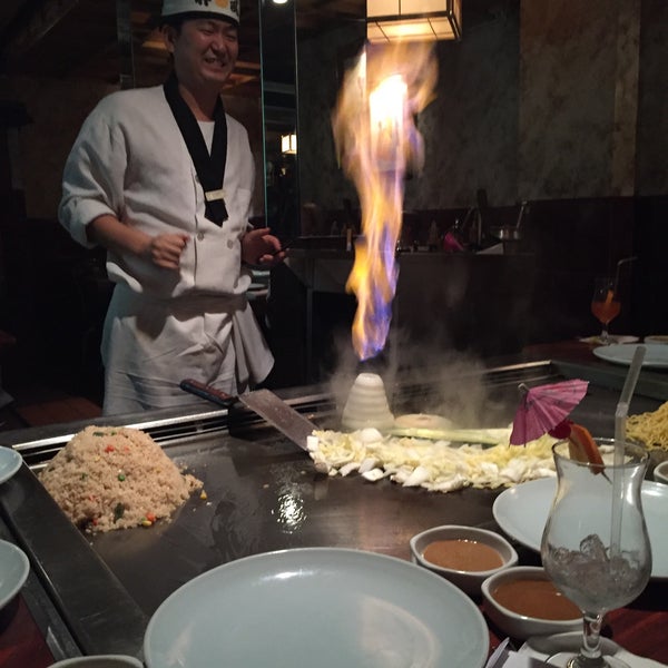 รูปภาพถ่ายที่ Mt. Fuji Japanese Steak House โดย Jenn K. เมื่อ 12/26/2015