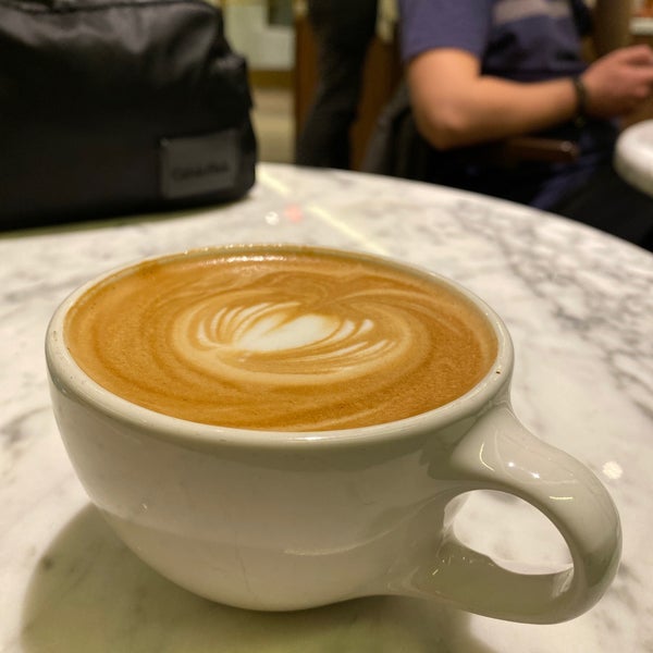 Photo taken at Blue Bottle Coffee by Abdullah W. on 10/12/2019