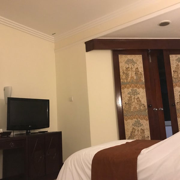 รูปภาพถ่ายที่ Discovery Kartika Plaza Hotel โดย hamideh m. เมื่อ 3/21/2018