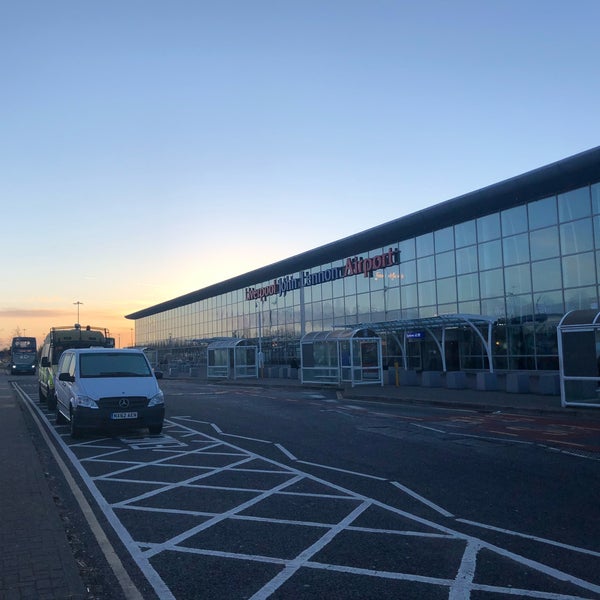 3/2/2020 tarihinde Felix v.ziyaretçi tarafından Liverpool John Lennon Airport (LPL)'de çekilen fotoğraf