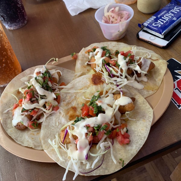 Photo prise au Baja Taco Shop par Estefi E. le1/5/2019