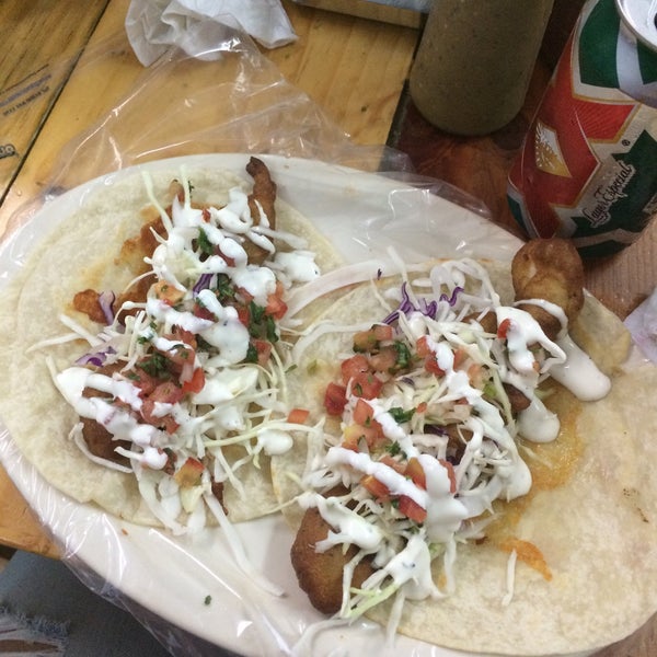 Photo prise au Baja Taco Shop par Estefi E. le8/9/2016