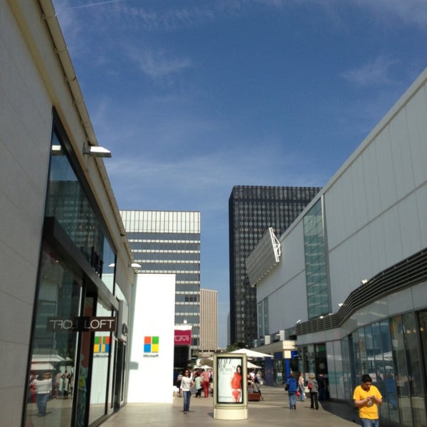 Are Dogs Allowed In Century City Mall