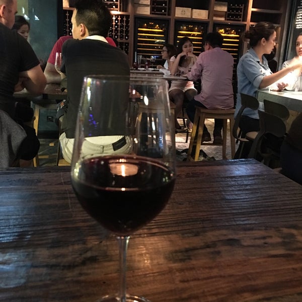 5/7/2016에 Dmitrii T.님이 Scarlett Café &amp; Wine Bar에서 찍은 사진