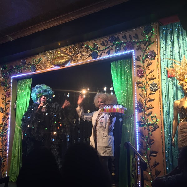 Foto scattata a Lips Drag Queen Show Palace, Restaurant &amp; Bar da AnDi A. il 7/21/2016