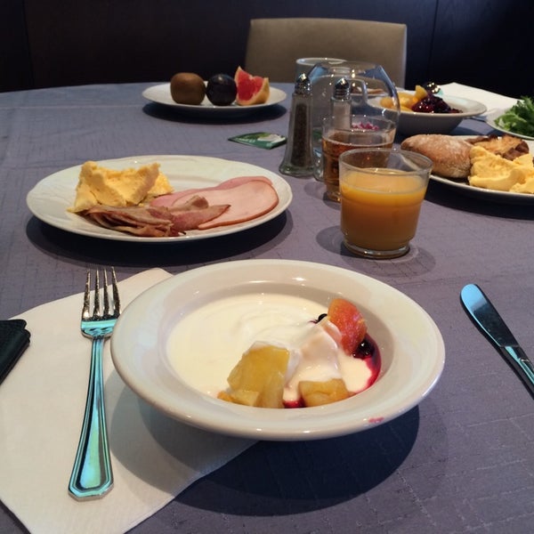 Меркюр нижний новгород ресторан. Шератон нижний новгород завтраки. Завтрак в нижнем новгороде. Sheraton ресторан нижний новгород. Нижегородский завтрак.