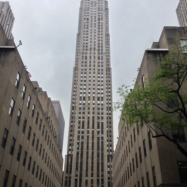 รูปภาพถ่ายที่ Rockefeller Center โดย Dmitry M. เมื่อ 5/11/2013