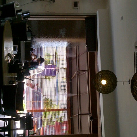 10/7/2012 tarihinde Ian A.ziyaretçi tarafından De Asian Cafe'de çekilen fotoğraf