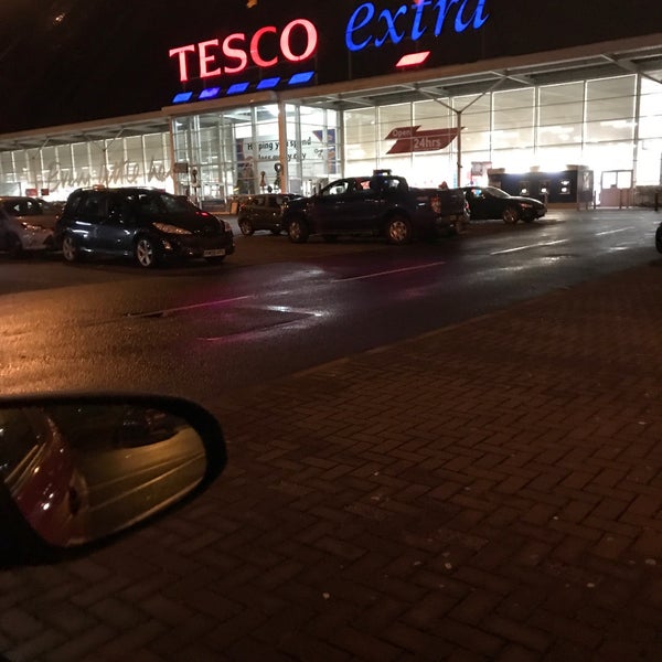 Tesco Extra スーパーマーケット