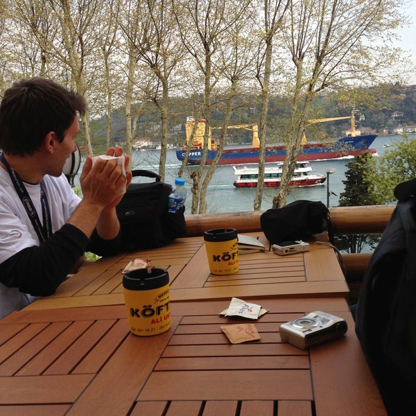Foto tirada no(a) Bosphorus Lounge por Nuri K. em 4/21/2013