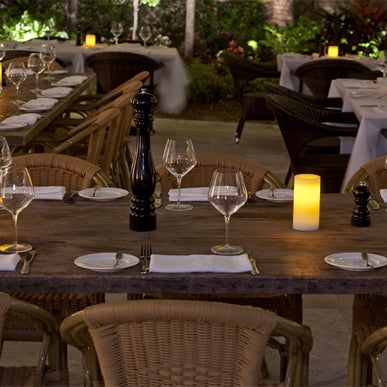 Foto tirada no(a) Villa Azur Restaurant and Lounge por Villa Azur Restaurant and Lounge em 6/11/2015