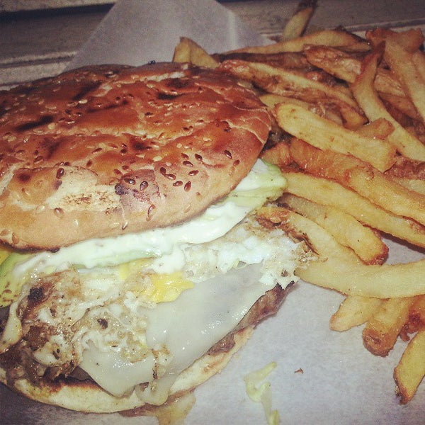 3/20/2013にASIがJoy Burger Barで撮った写真