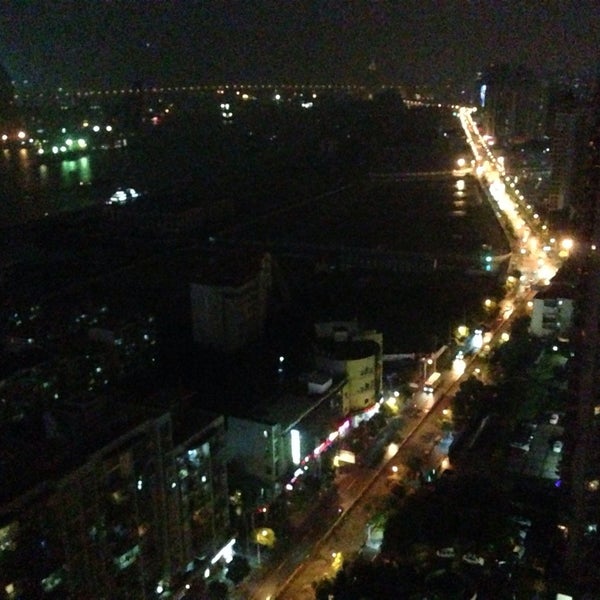 Das Foto wurde bei The Eton Hotel Shanghai (裕景大饭店) von Scott P. am 9/12/2014 aufgenommen
