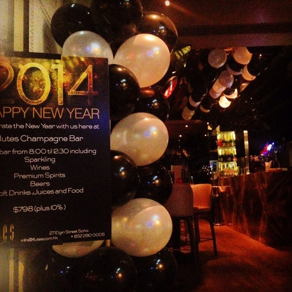 12/31/2013에 Dolly K.님이 Flutes Champagne &amp; Cocktail Bar에서 찍은 사진