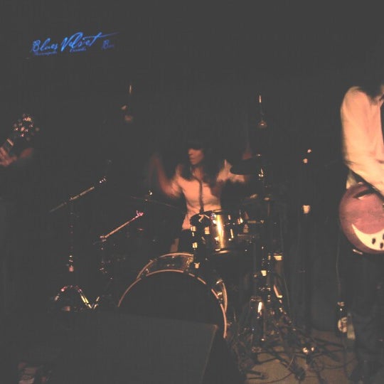 Foto diambil di Blues Velvet Bar oleh Atenéia H. pada 1/20/2013