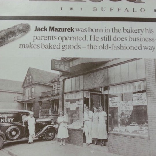 รูปภาพถ่ายที่ Mazurek&#39;s Bakery โดย Nancy S. เมื่อ 1/5/2013