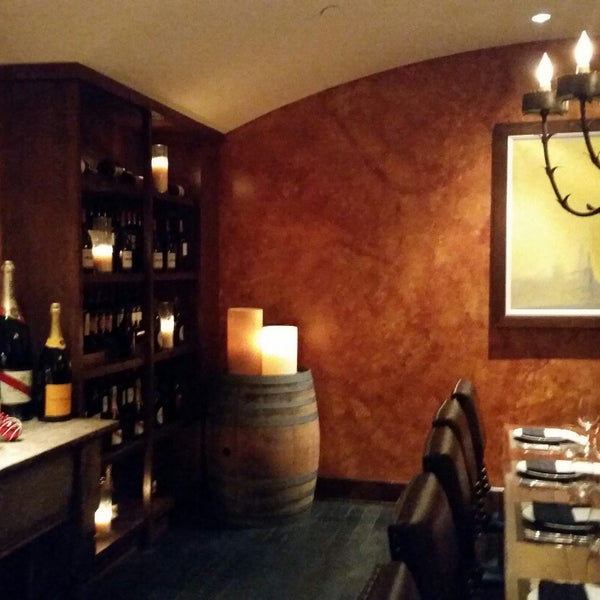 Foto tomada en Prado Restaurant  por Nancy S. el 12/5/2014