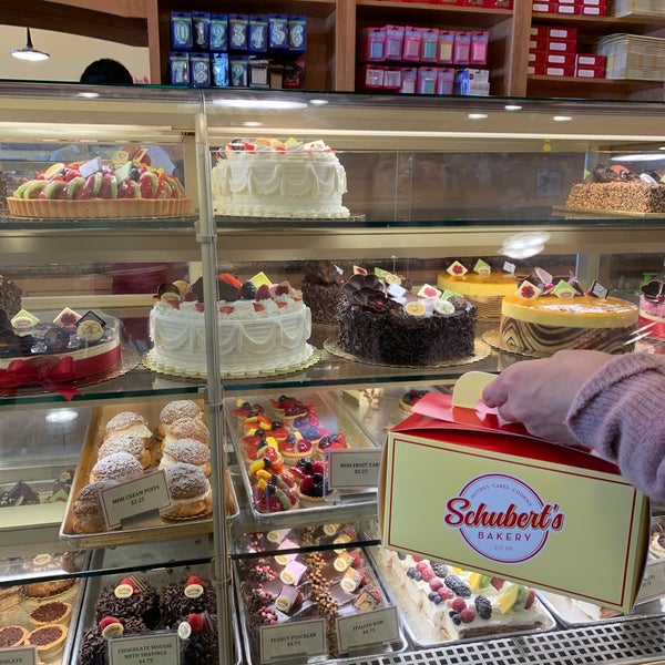 Das Foto wurde bei Schubert’s Bakery von Peggy L. am 9/28/2019 aufgenommen