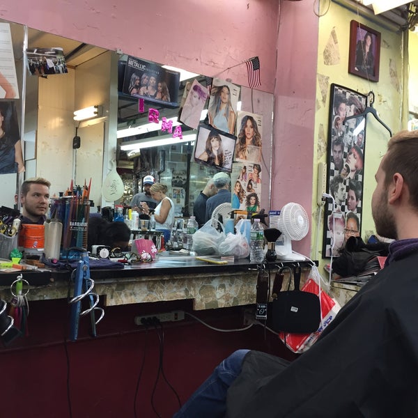 8/4/2016 tarihinde Lars v.ziyaretçi tarafından Astor Place Hairstylists'de çekilen fotoğraf