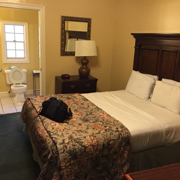 Comfortable bed, old but nice. The staff was great. Got it for a great deal. Right on St Charles line.