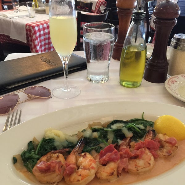 Photo taken at Maggiano&#39;s Little Italy by lindai l. on 6/30/2015