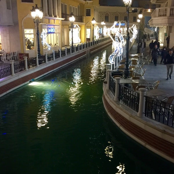 Foto tirada no(a) Venezia Mega Outlet por Siray Merve T. em 12/5/2015