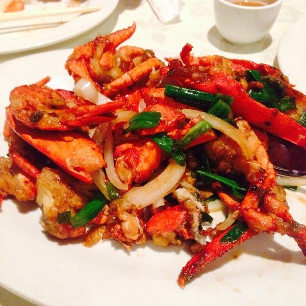 Photo taken at Wah Sing Seafood Restaurant by Ayisha J. on 11/8/2014