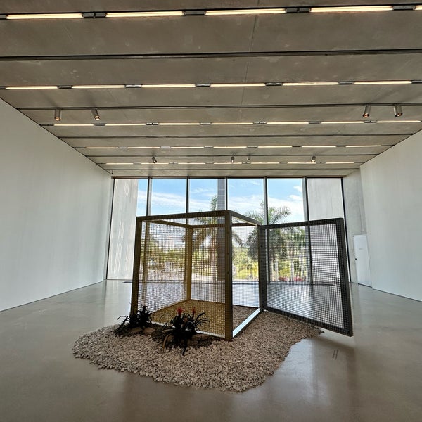 Foto diambil di Pérez Art Museum Miami (PAMM) oleh Vincent F. pada 3/21/2023