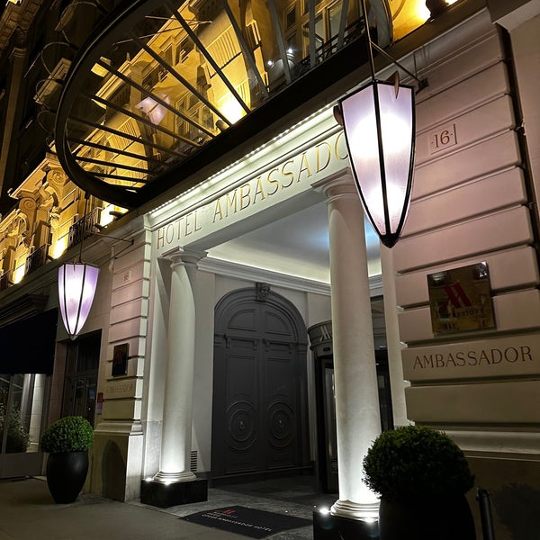 Foto tirada no(a) Paris Marriott Opera Ambassador Hotel por Vincent F. em 5/8/2023