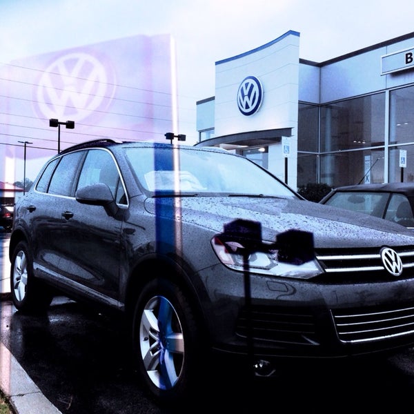 Das Foto wurde bei Butler Volkswagen von ᴡ T. am 2/26/2014 aufgenommen