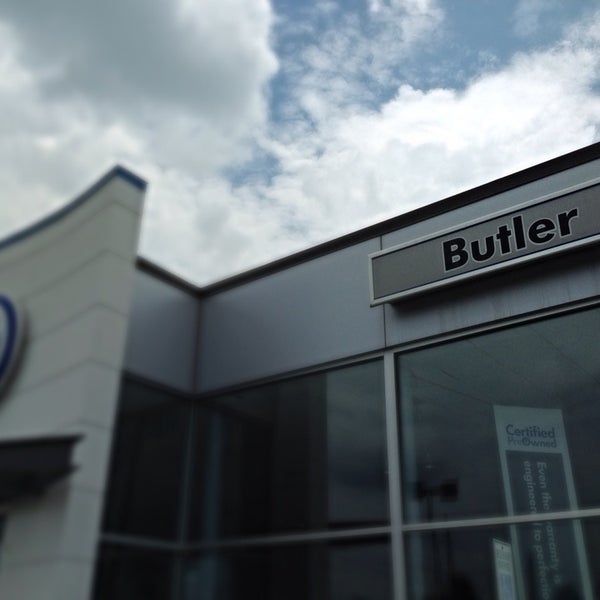 Das Foto wurde bei Butler Volkswagen von ᴡ T. am 8/12/2014 aufgenommen