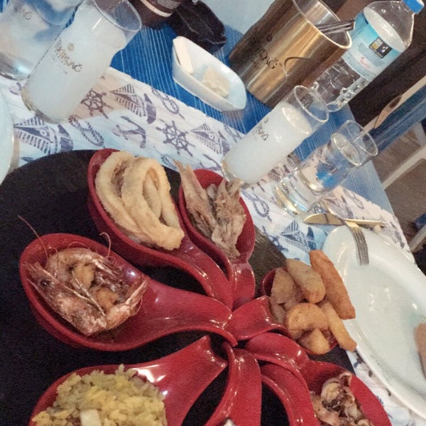 Das Foto wurde bei Hürdeniz Fish &amp; Meat Restaurant von Ayşenur Y. am 1/23/2020 aufgenommen