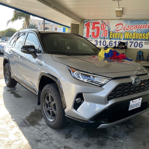 Bubble Bath Hand Car Wash Automotive Repair Shop in Torrance