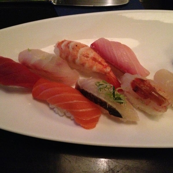 12/22/2012 tarihinde Angel GS 婉.ziyaretçi tarafından Sushi Damo'de çekilen fotoğraf