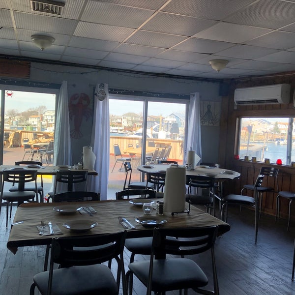 Photo taken at Clemente&#39;s Maryland Crab House by Diane S. on 3/14/2020