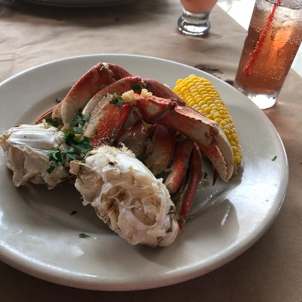 Снимок сделан в Clemente&#39;s Maryland Crab House пользователем Diane S. 6/28/2019