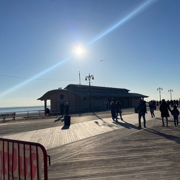 Foto tomada en Coney Island Beach &amp; Boardwalk  por Diane S. el 11/25/2023