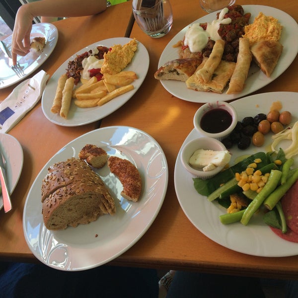 Foto scattata a Messt Cafe &amp; Restaurant da Tuğba Ç. il 7/30/2017