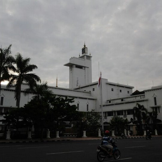  Kantor  Gubernur Jawa  Timur  Gedung Pemerintah di Surabaya 