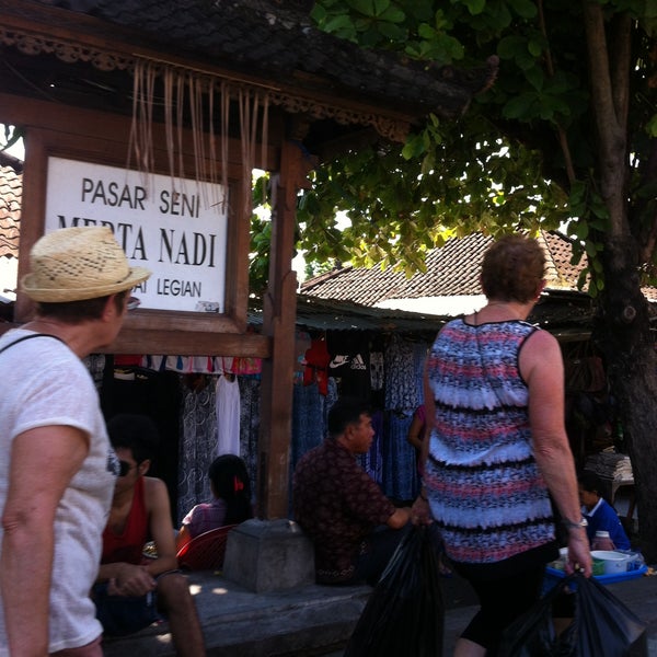 Pasar Seni Mertanadi (Art Market) - Jalan Melasti