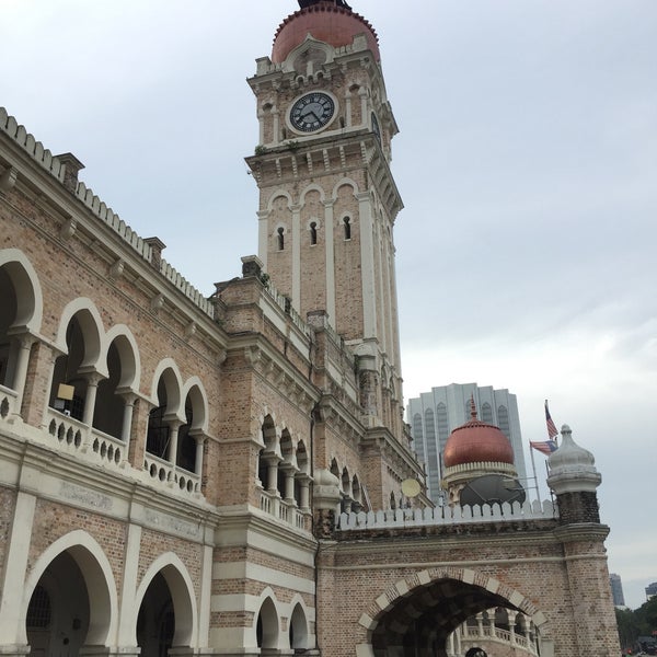This beautiful building originally known as British Government Offices. In 1974, it was renamed after Sultan Abdul Samad the reigning sultan of Selangor at the time when construction began#TravelingKL